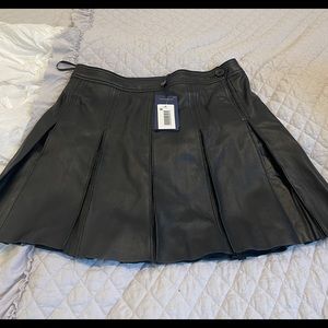 Women's Ralph Lauren black leather pleaded skirt size 2 NWT